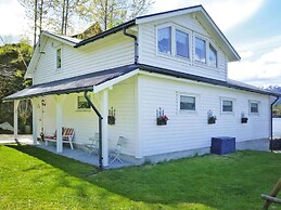 6 Person Holiday Home in Tysse