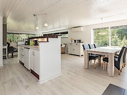 6 Person Holiday Home in Hojslev