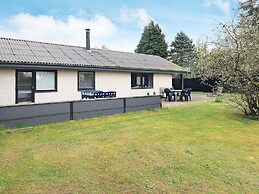6 Person Holiday Home in Vaeggerlose