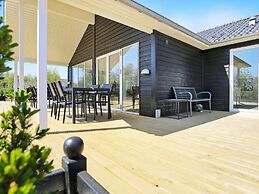 8 Person Holiday Home in Vaeggerlose