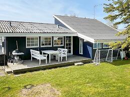 8 Person Holiday Home in Vaeggerlose