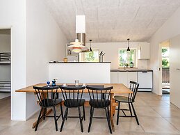 Renovated Retreat in Hejlsminde-by Traum