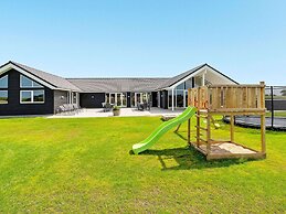 5 Star Holiday Home in Spottrup