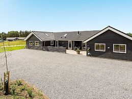 5 Star Holiday Home in Spottrup