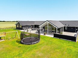 5 Star Holiday Home in Spottrup