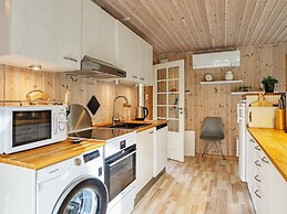 6 Person Holiday Home in Vaeggerlose