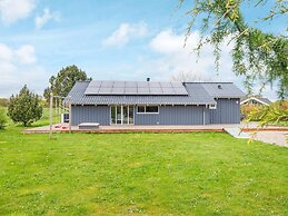5 Star Holiday Home in Borkop