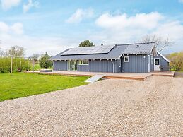 5 Star Holiday Home in Borkop