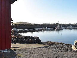 6 Person Holiday Home in Midsund