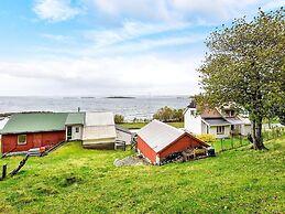 6 Person Holiday Home in Midsund