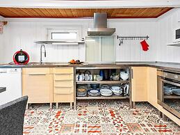 6 Person Holiday Home in Midsund