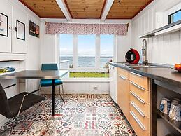 6 Person Holiday Home in Midsund