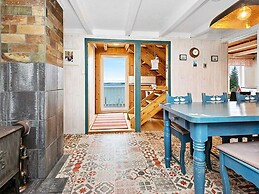 6 Person Holiday Home in Midsund