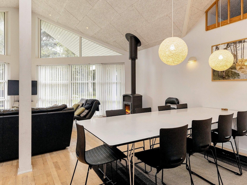 10 Person Holiday Home in Vaeggerlose