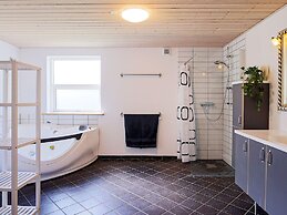 10 Person Holiday Home in Vaeggerlose