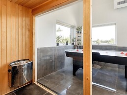 10 Person Holiday Home in Vaeggerlose