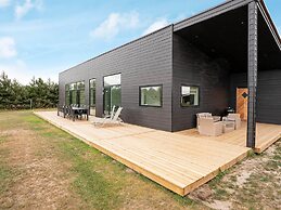 10 Person Holiday Home in Vaeggerlose