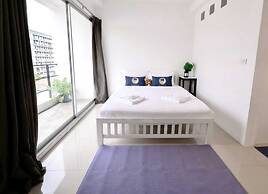 RQ Bangkok Sukhumvit 50 by Collection O