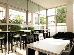 RQ Bangkok Sukhumvit 50 by Collection O