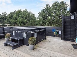 9 Person Holiday Home in Vaeggerlose
