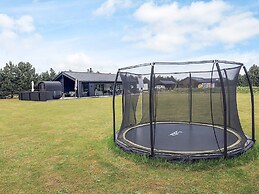 9 Person Holiday Home in Vaeggerlose