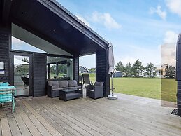 9 Person Holiday Home in Vaeggerlose