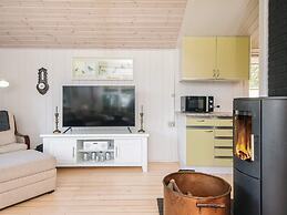 6 Person Holiday Home in Hemmet