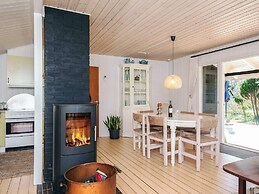 6 Person Holiday Home in Hemmet