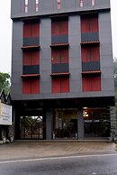 RIVERSIDE INN HOTEL