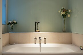 Park Lane 4-bed Huge Designer pad