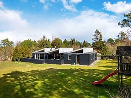12 Person Holiday Home in Logstor-by Traum