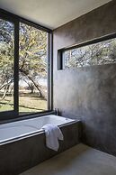 Nako Safari Lodge