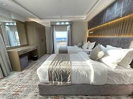 Sweet Land Hotel
