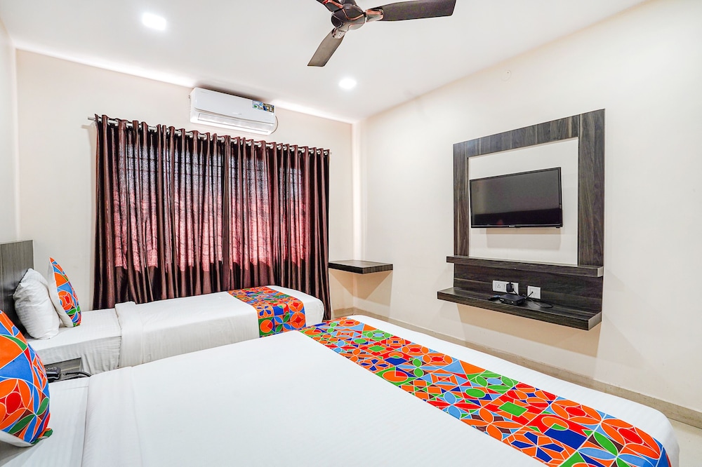 Fabhotel Rove Inn & Suites