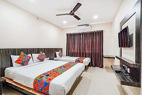Fabhotel Rove Inn & Suites