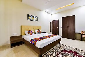 Fabhotel The Castle Homestay