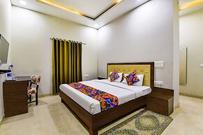 Fabhotel The Castle Homestay