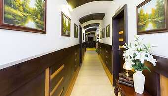 Fabhotel Sholas Residency I