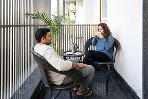 Fabhotel La Paz Stay B&B
