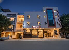 FabHotel Gross inn Suites