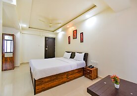 Fabhotel White House