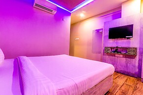 FabHotel Rudra Inn & Cafe I