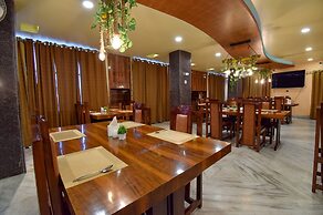 Fabhotel Red Rose