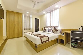 Fabhotel Pink City
