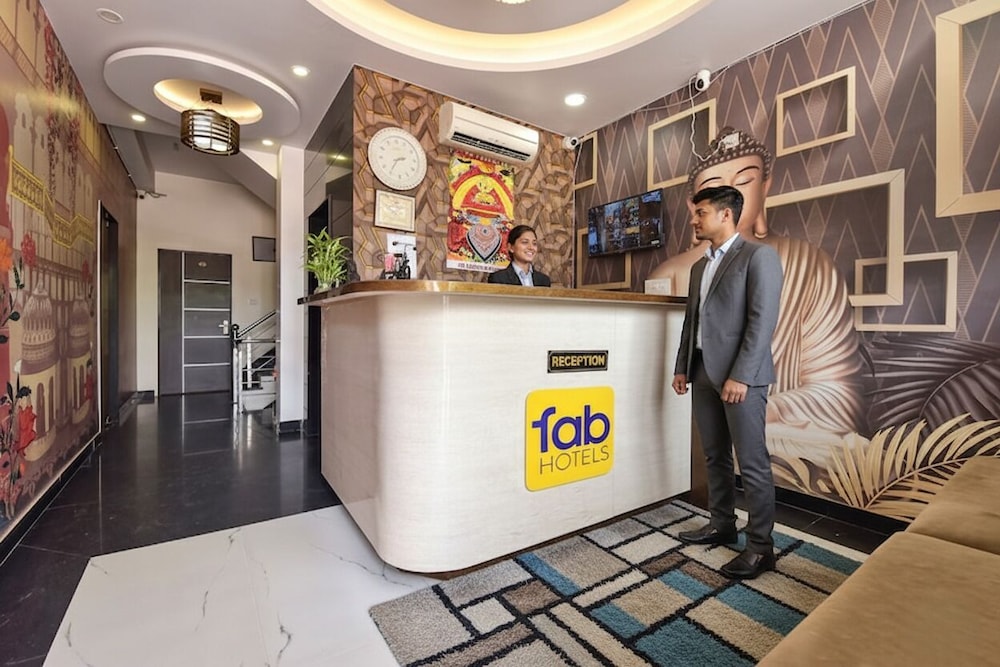 Fabhotel Pink City