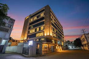 Fabhotel Royal International