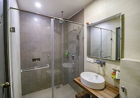 Fabhotel Lord Inn