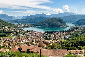 Queen Lake View