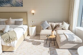 The Palm Tower, Luxurious Apartment