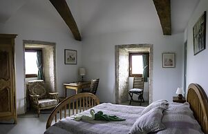 LA MAISON ROYALE